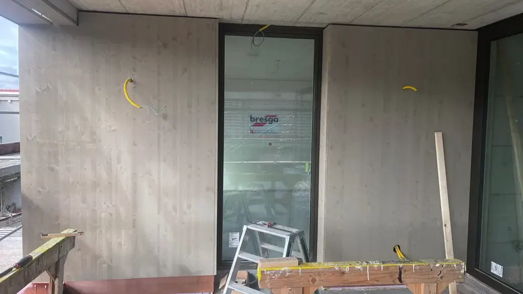 Facade joinery progressing across the elevation