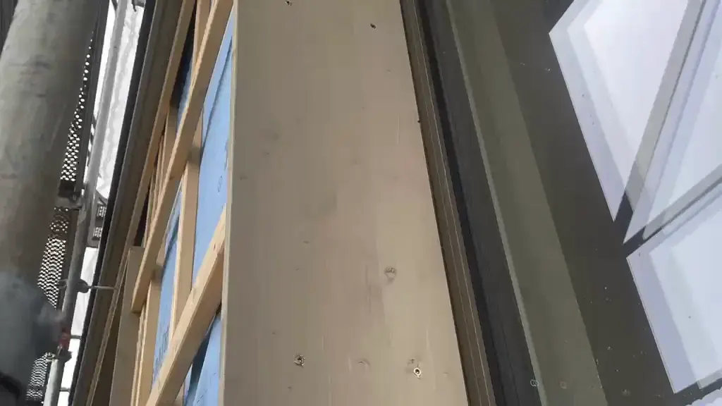 Facade joinery progressing across the elevation