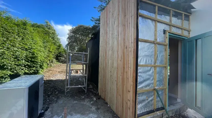 Battens set out to receive the vertical cladding